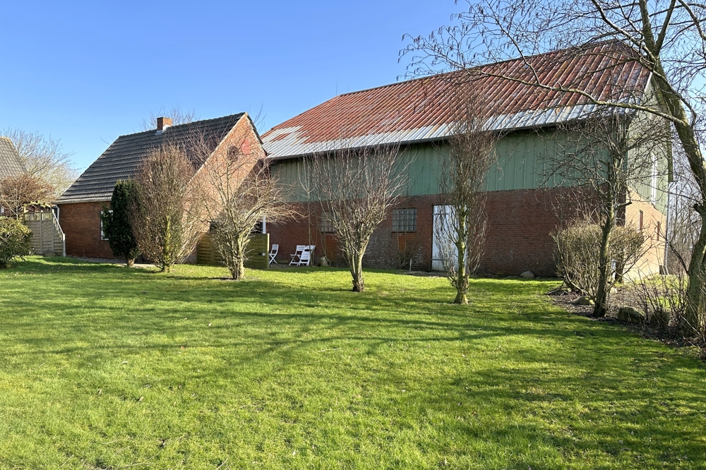 Ansicht Haus 2 und Halle von Süd-West