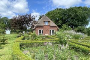 Ansicht von Süd-Ost mit Garten