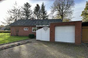 Garage mit elektr. Tor