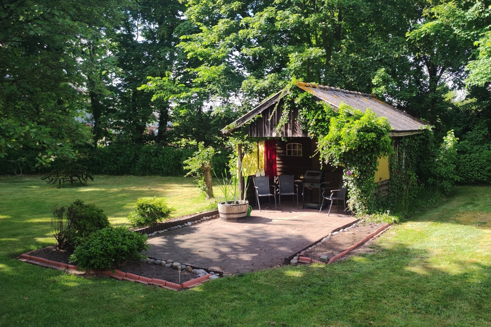 Gartenhaus mit Süd-Terrasse