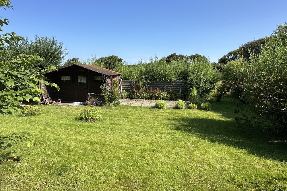 Gartenlaube mit Terrasse