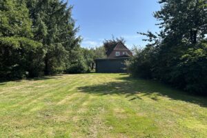 Gartengrundstücl mit Blick zum Haus
